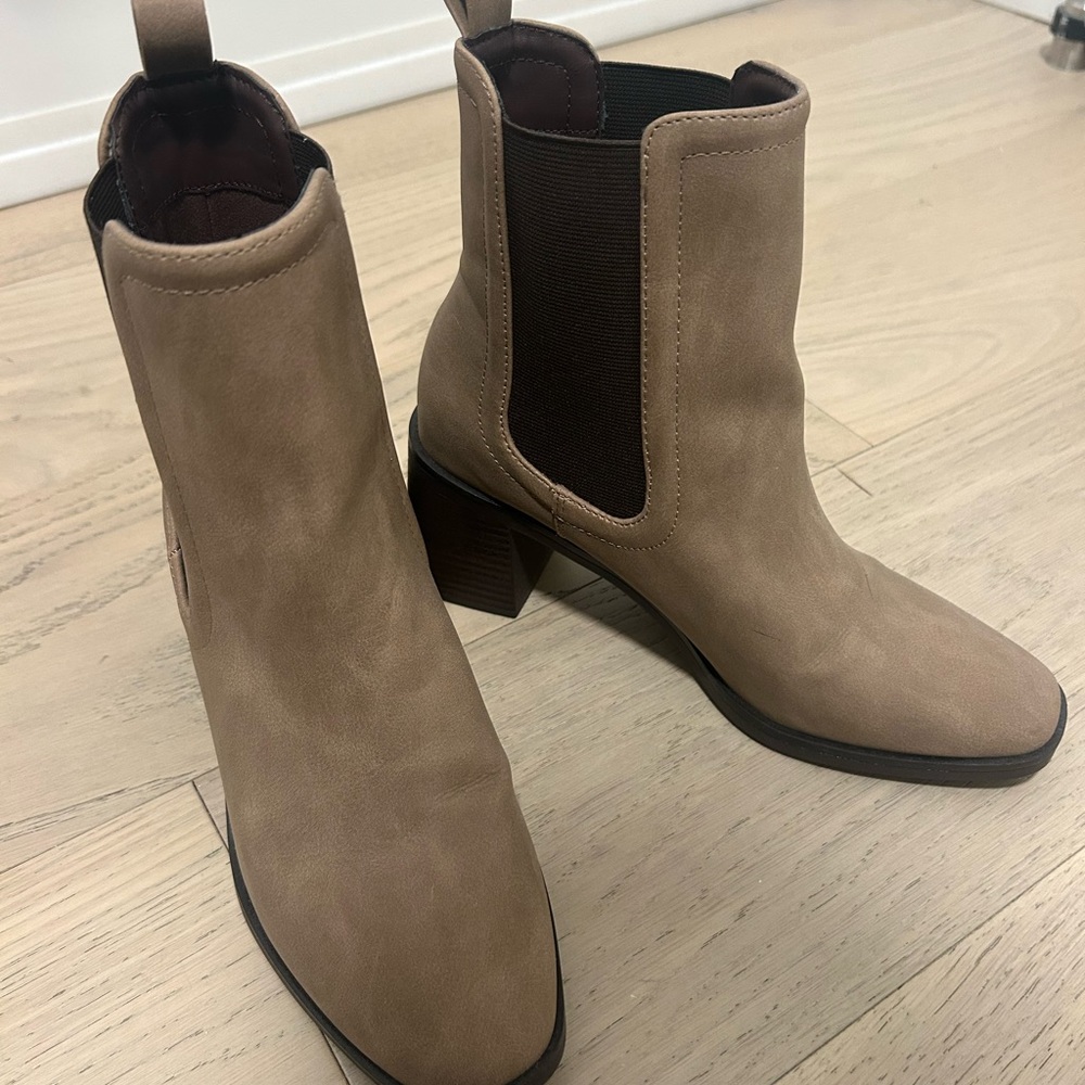 Chelsea Block Heel Ankle Boots in Taupe